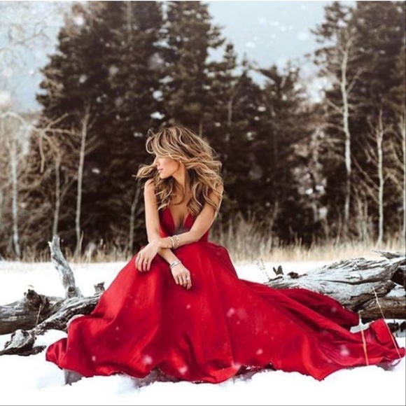 Mac Duggal Ieena 55010 Plunging V-Neck V-Back Gown - Picture 3 of 12